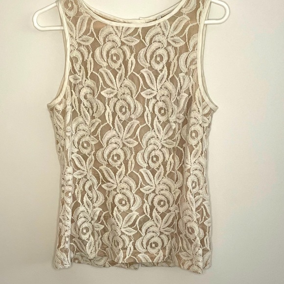 White lace, sleeveless top. - Picture 1 of 3